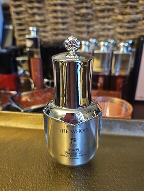 The Whoo Cheongidan Radiant Regenerating Essence - Silver Bottle